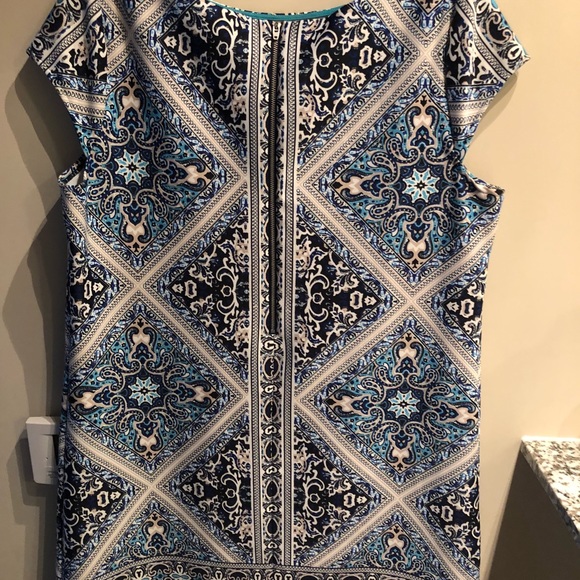 Dress new without tags - Picture 3 of 3